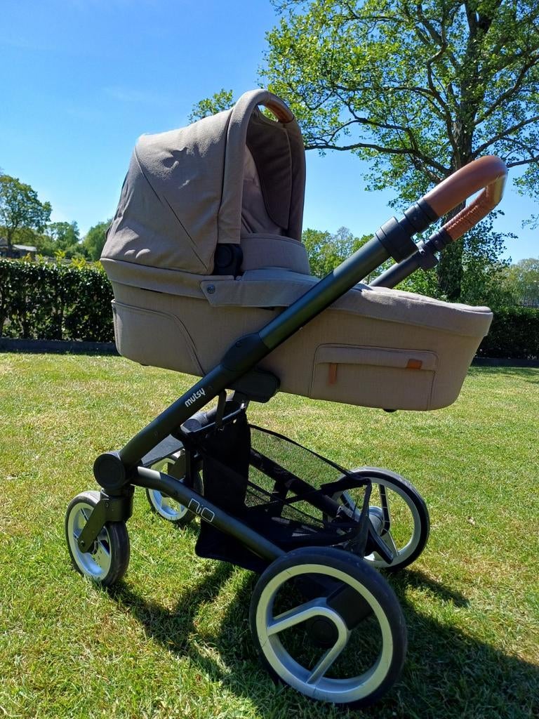 Mutsy nio kinderwagen, Kinderen en Baby's, Kinderwagens en Combinaties, Ophalen, Gebruikt, Verstelbare duwstang, Combiwagen