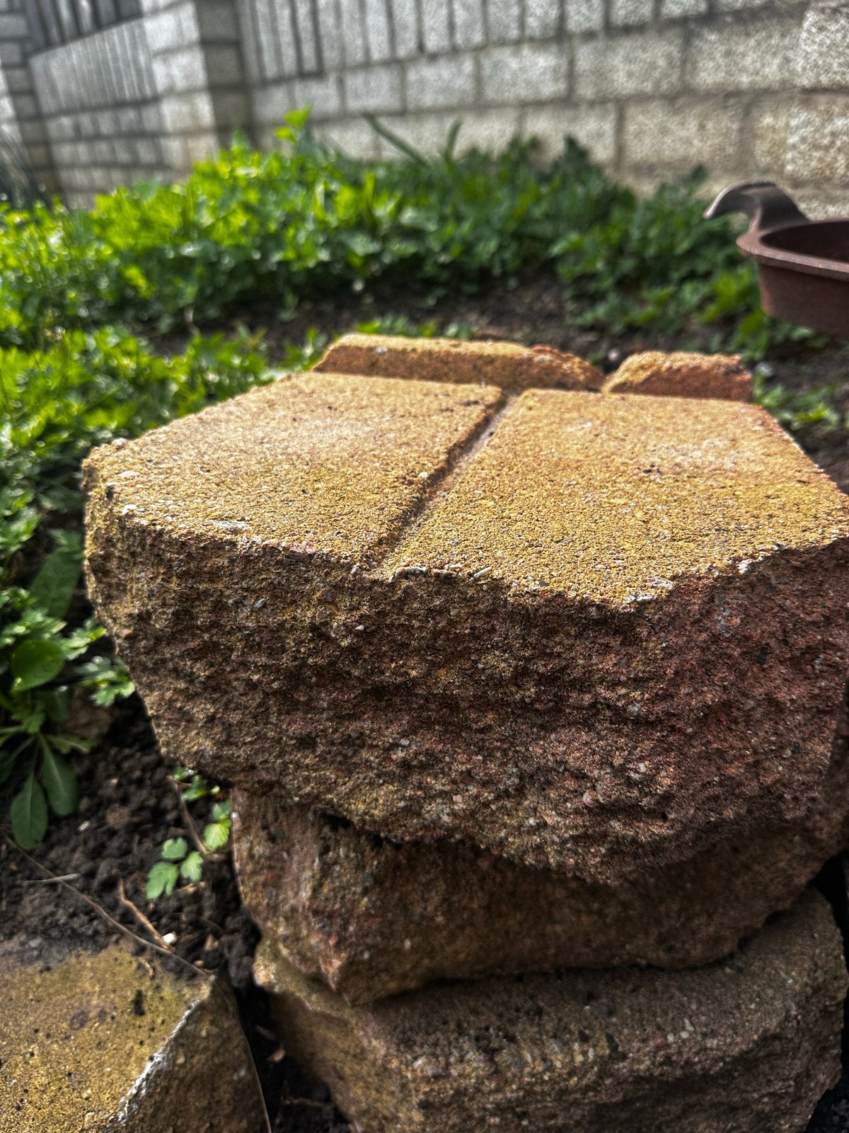 Gratis! Gebruikte stapelblokken tuin en travertin tegels, Ophalen, Gebruikt, Blok, 25 cm of meer