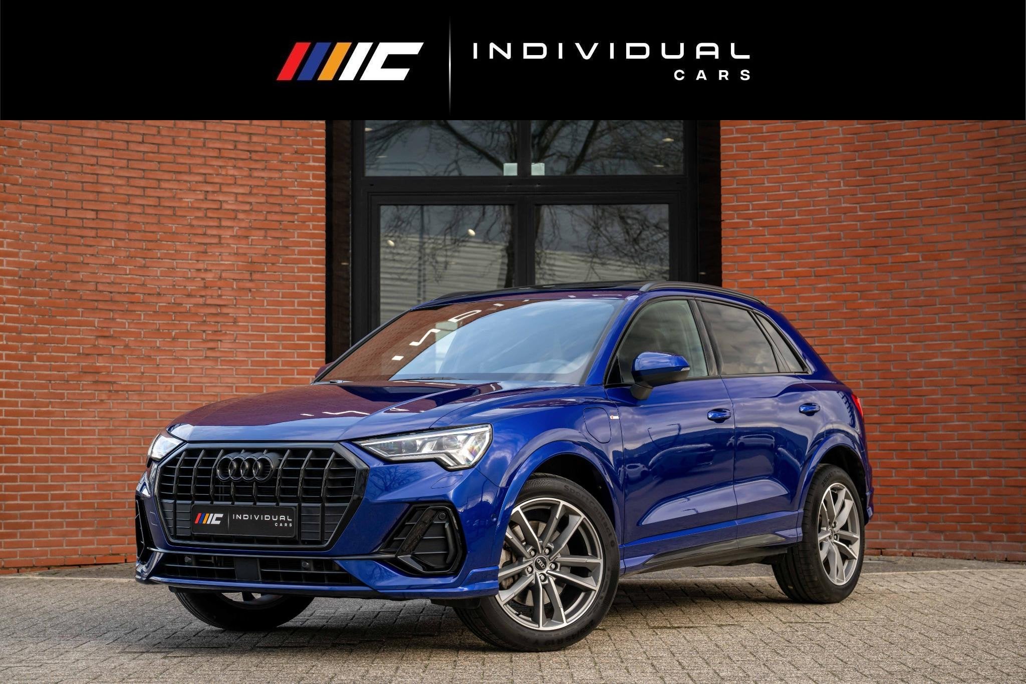 Audi Q3 45 TFSI e S-line 245pk Panorama Matrix Individual, Gebruikt, Blauw, Leder en Stof, Automatische klimaatregeling