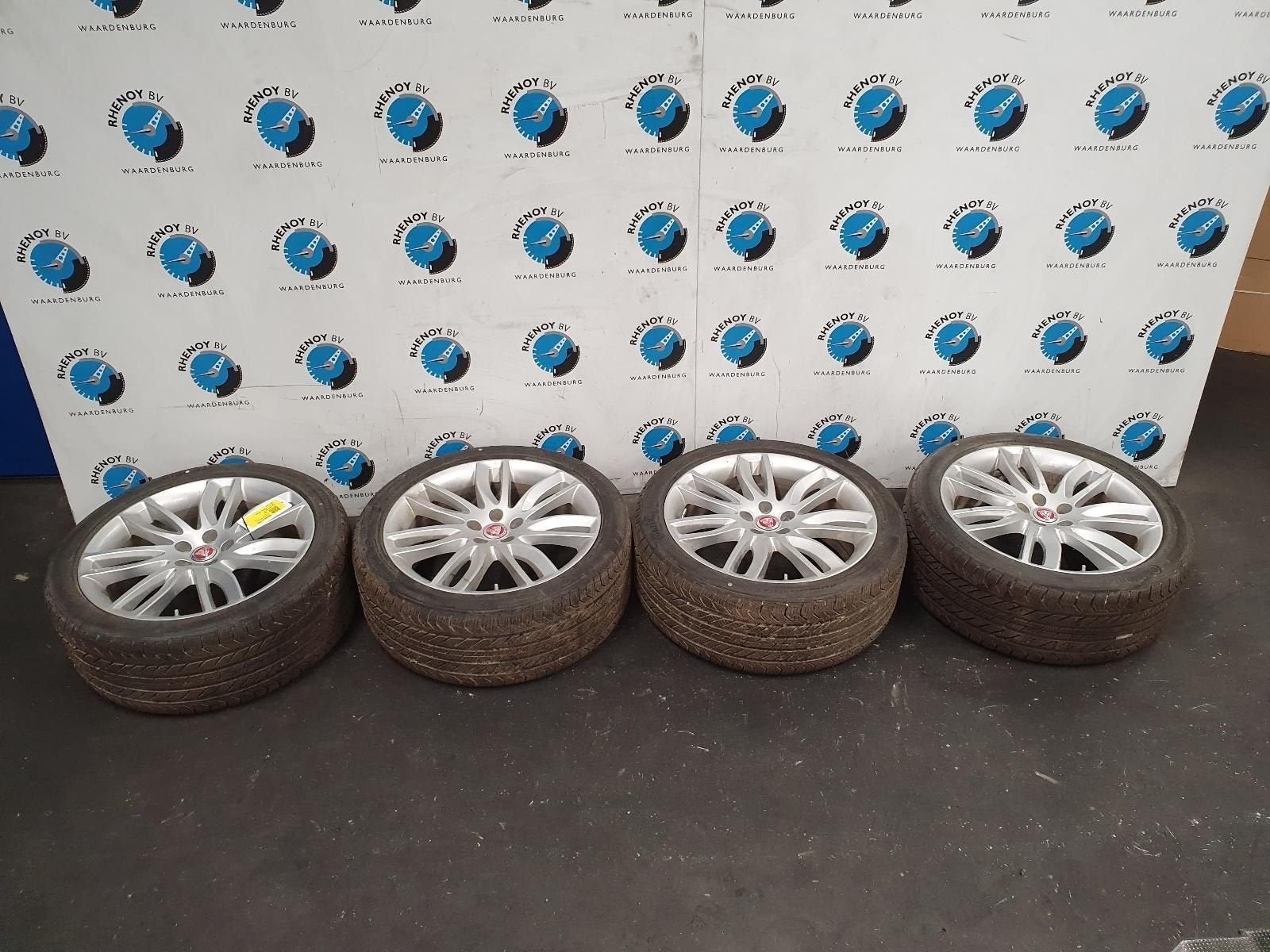 Jaguar XF Zomerset 245/40 19 Continental, 19 inch, -, -, Banden en Velgen