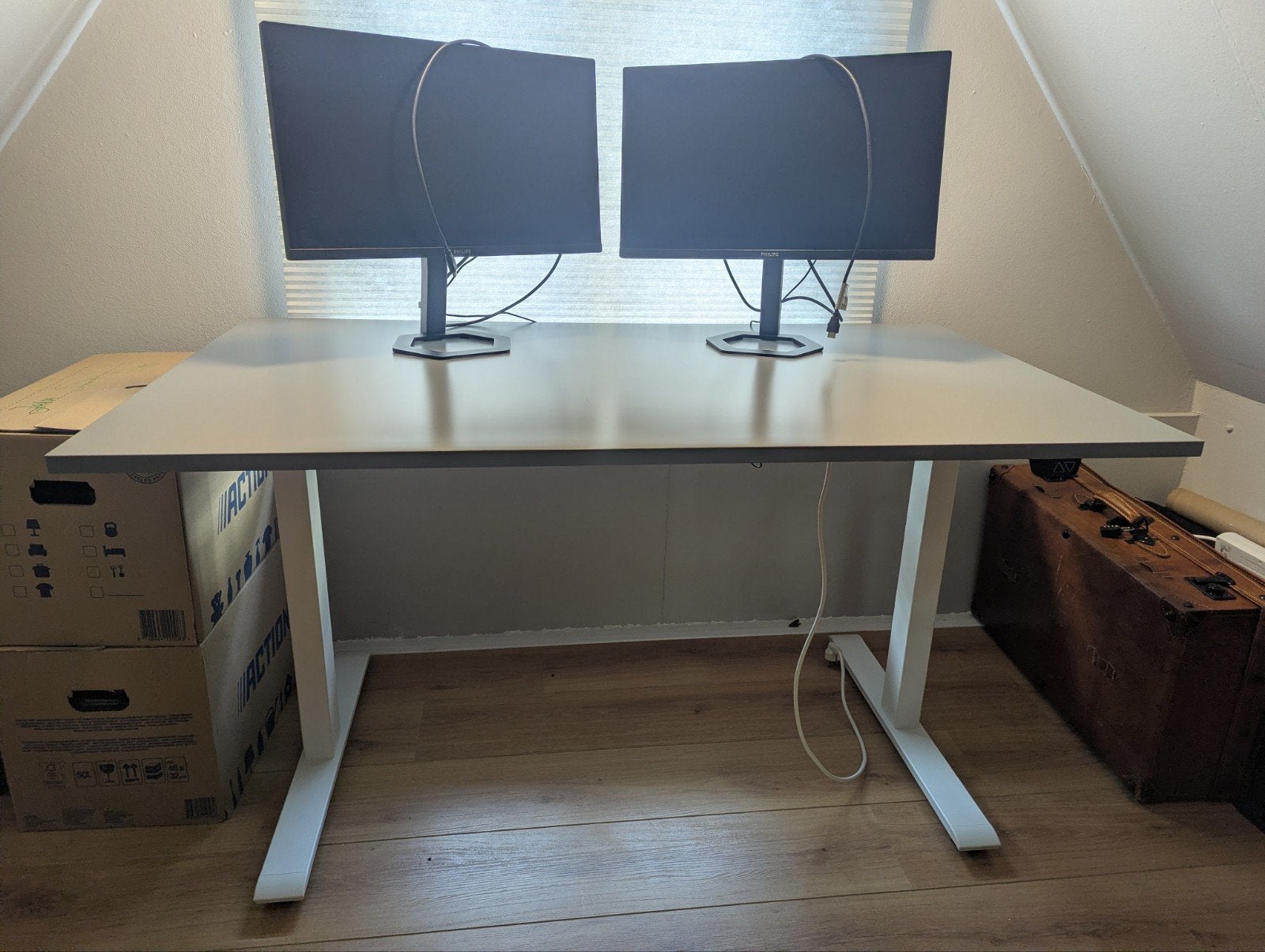 IKEA Rodulf elektrisch zit/sta bureau 140x80cm, Ophalen, Zit-sta bureau, Zo goed als nieuw, IKEA