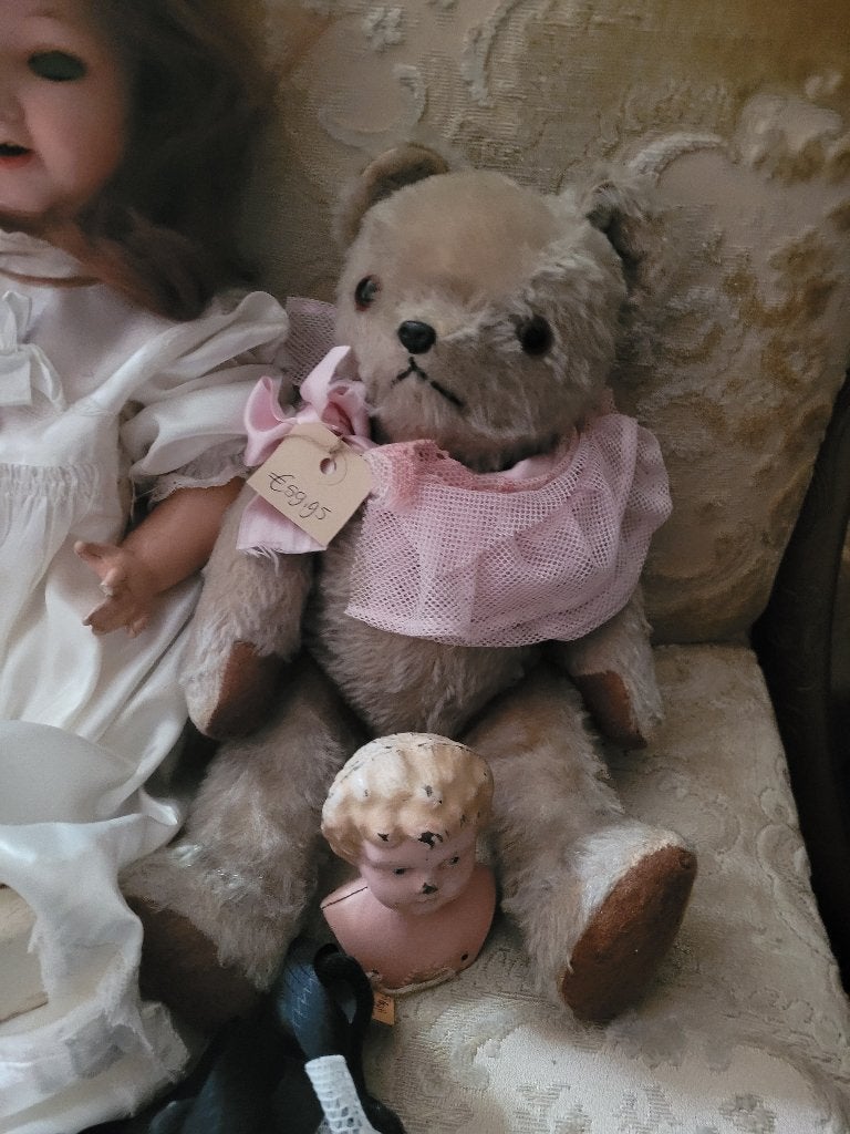 Antieke stro gevulde beer met roze kraag, Antiek en Kunst, Curiosa en Brocante, Ophalen of Verzenden