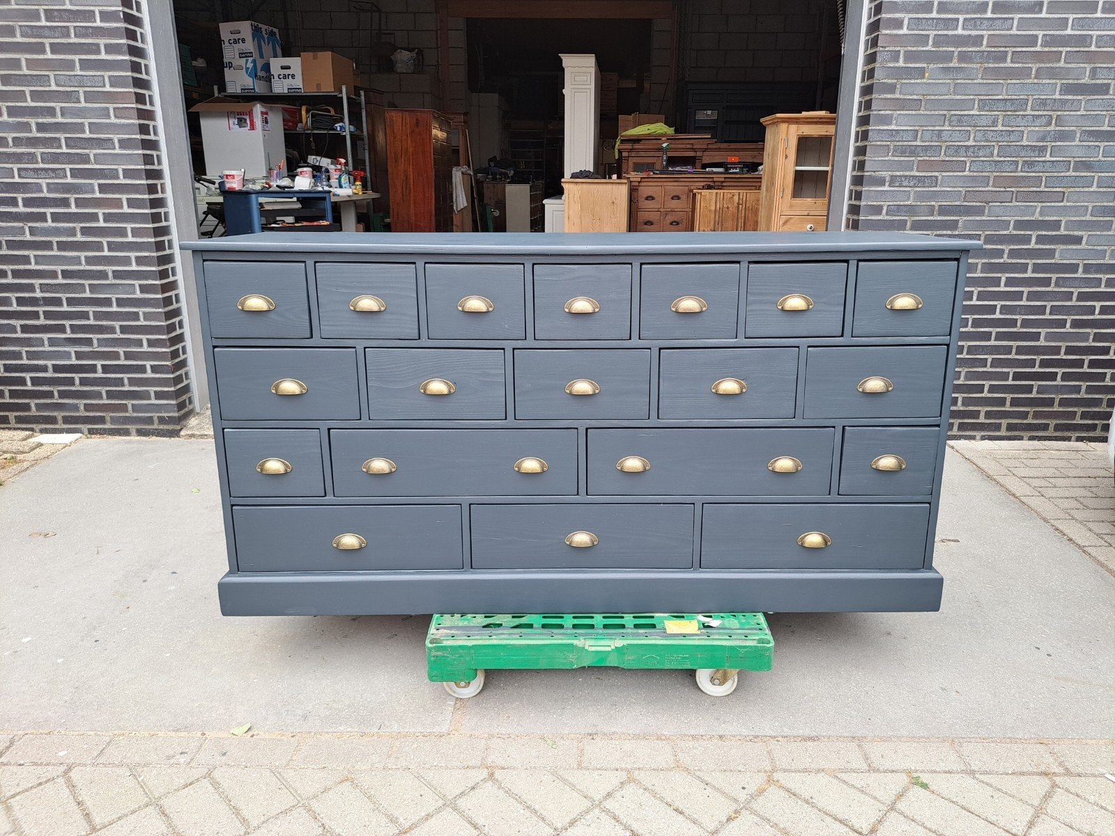 Grijze grenen ladekast refurbished
