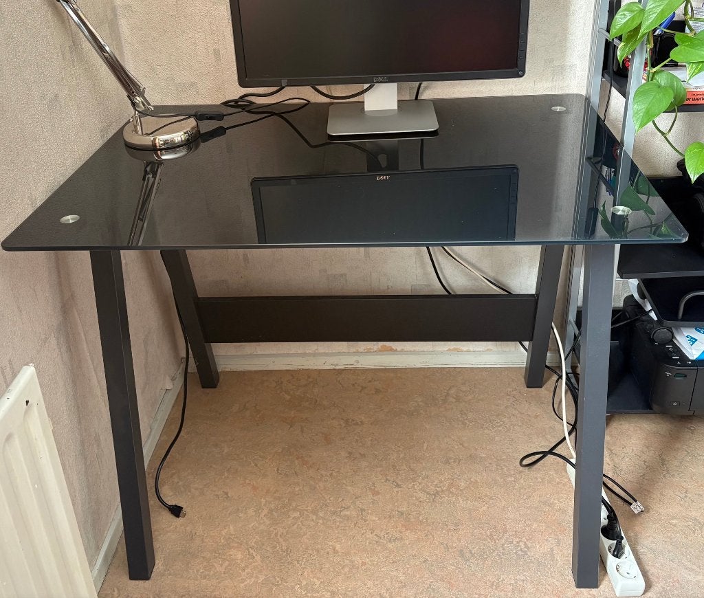 Zwart bureau (dikke glasplaat), Ophalen, Zwart, Zo goed als nieuw, Computerbureau