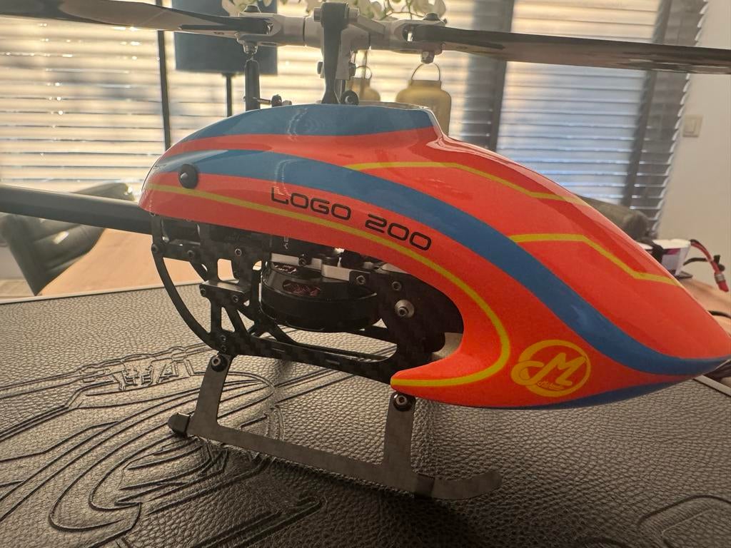 Mikado Logo 200 met Vbar Neo Mini, 3 LiPo's en koffer, Elektro, Gebruikt, RTF (Ready to Fly), Helikopter