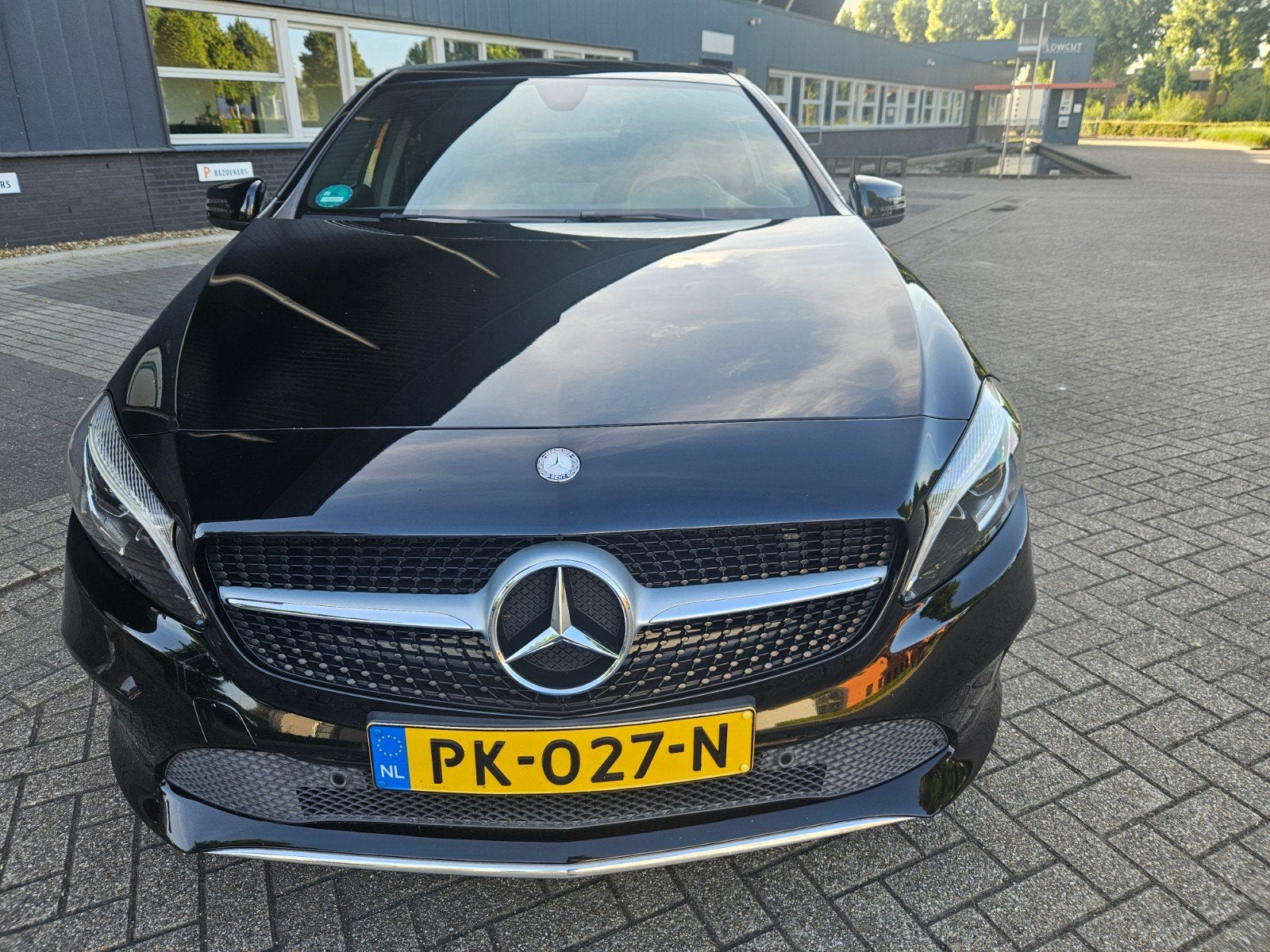 Mercedes-Benz A-Klasse 1.6 A160 2016 Zwart, Auto's, Voorwielaandrijving, 4 cilinders, Leder en Stof, Zwart