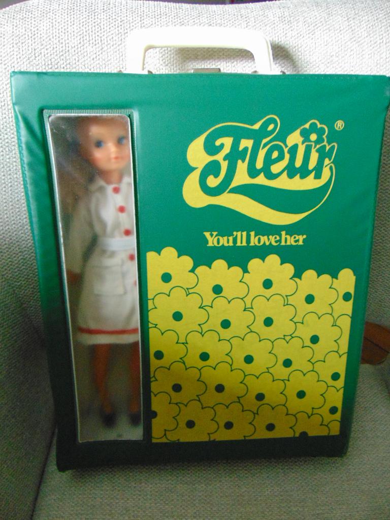 Oude Fleur verpleegster met draagkoffer, Ophalen of Verzenden, Gebruikt, Pop