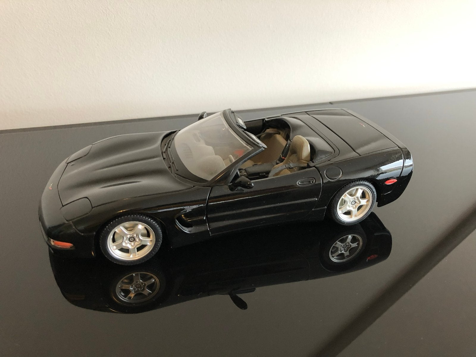 Bburago Chevrolet Corvette Cabriolet  1:18 in doos, Ophalen of Verzenden, Zo goed als nieuw, Auto, Bburago