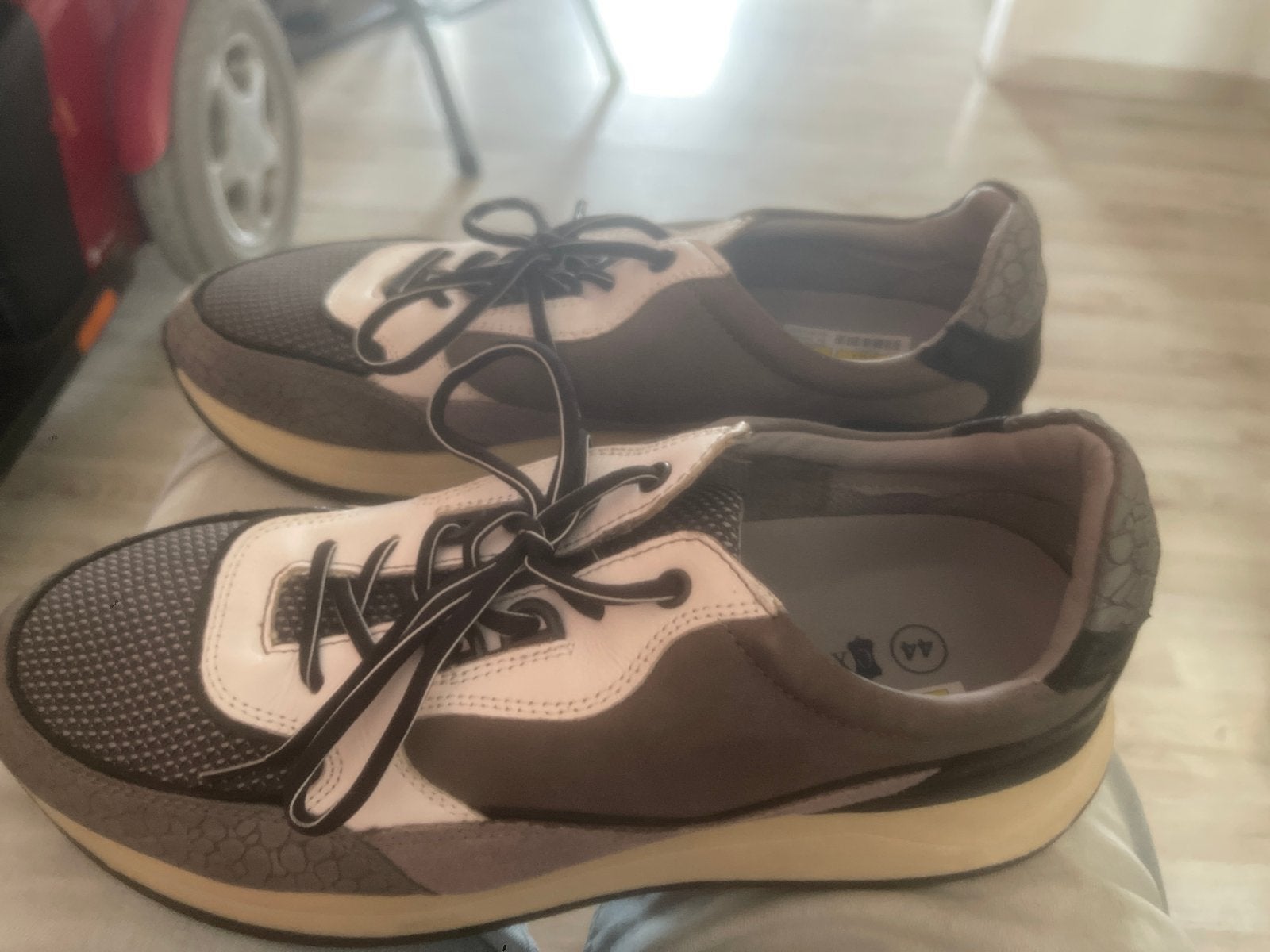 Comfortabele sneakers maat 44 - Zo goed als nieuw, Ophalen, Bruin, Nieuw, Sneakers of Gympen