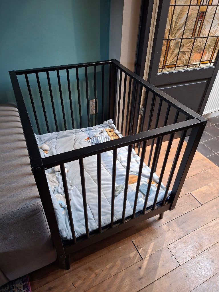 Zwarte babybox, Kinderen en Baby's, Boxen, Ophalen, Gebruikt, Rechthoekig, In hoogte verstelbaar