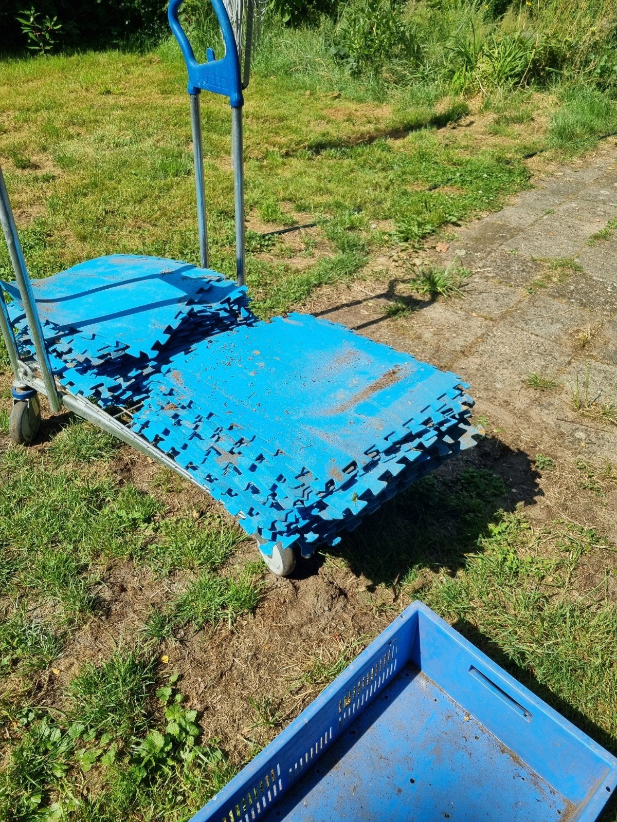 Ruim 100 blauwe tegels voor onder zwembad, Ophalen, Gebruikt