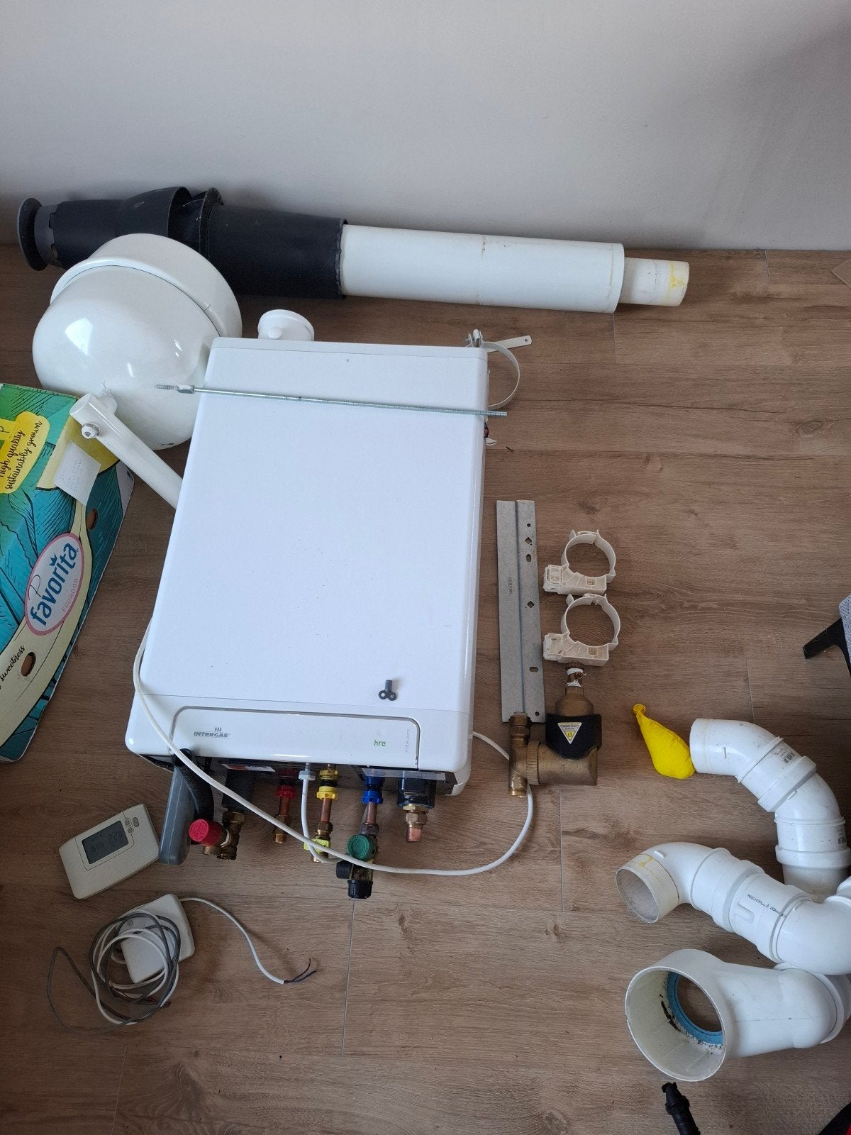 Intergas Kombi Kompakt HRE 28/24 A CV-ketel met thermostaat, Doe-het-zelf en Verbouw, Hoog rendement (Hr), Cv-ketel of Combi-ketel