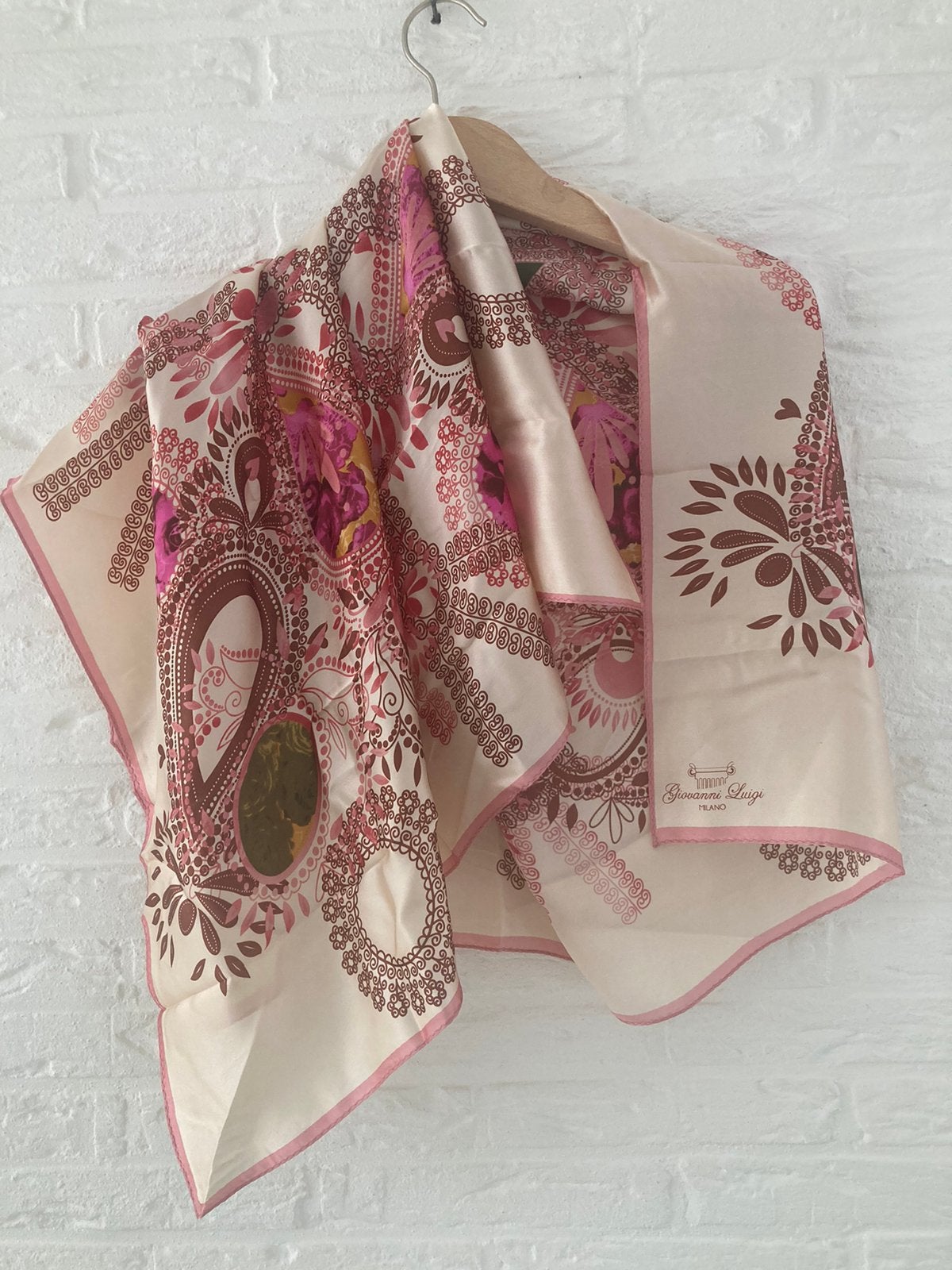 Prachtige Zijde Shawl Italië 100% Silk foulard sjaal, Kleding | Dames, Mutsen, Sjaals en Handschoenen, Ophalen of Verzenden, Zo goed als nieuw