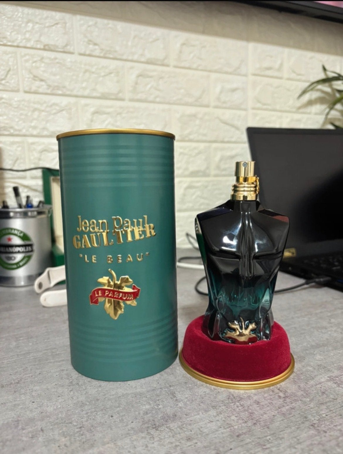 Jean Paul Gaultier Le Beau Le Parfum 125ml, Sieraden, Tassen en Uiterlijk, Uiterlijk | Parfum, Verzenden, Zo goed als nieuw