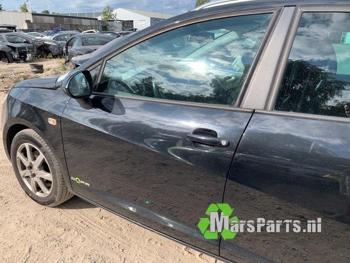 Portier 4Deurs links-voor van een Seat Ibiza