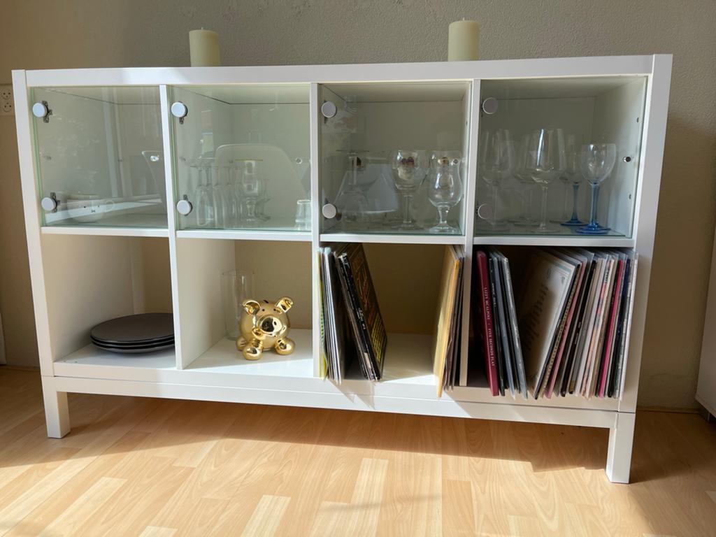 IKEA Kast met Glazen Deurtjes - Servieskast/Wandmeubel, Huis en Inrichting, Kasten | Vitrinekasten, Ophalen, Zo goed als nieuw