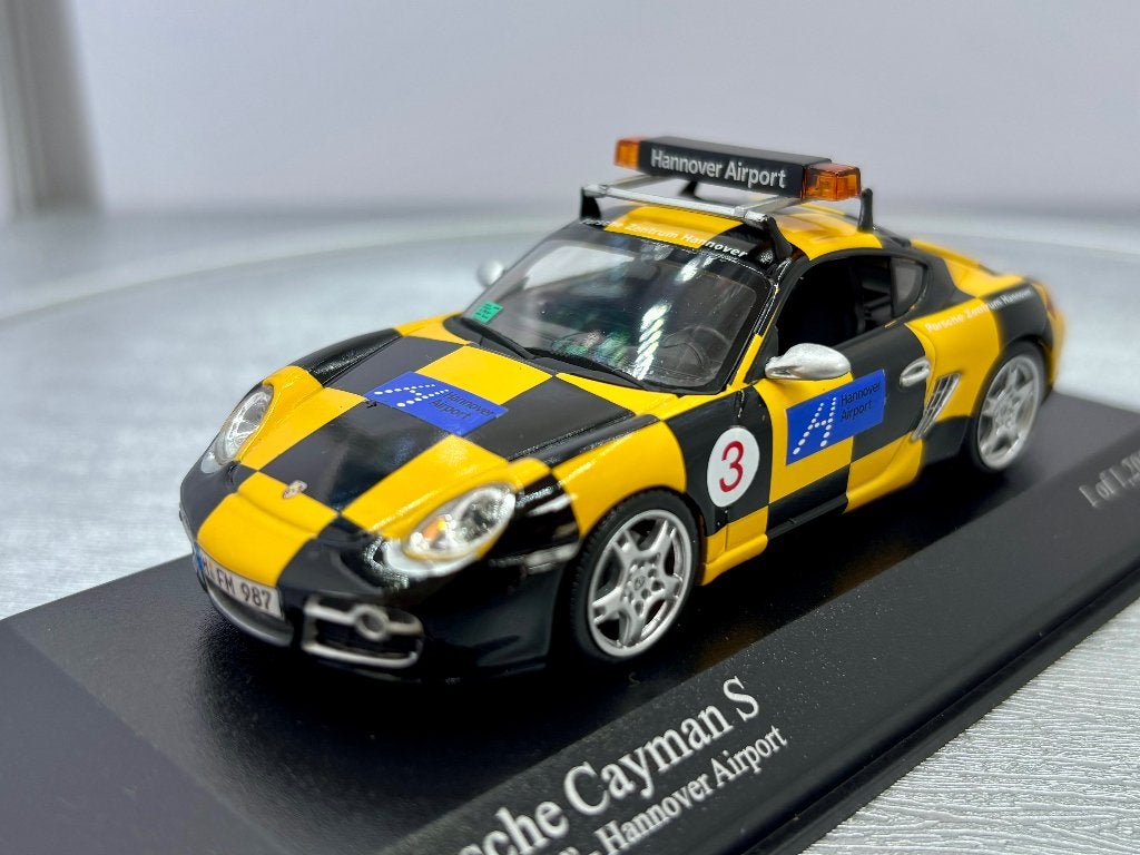 1:43  Porsche cayman S Hannover AirPort - MINICHAMPS, Ophalen of Verzenden, Zo goed als nieuw, Auto, MiniChamps