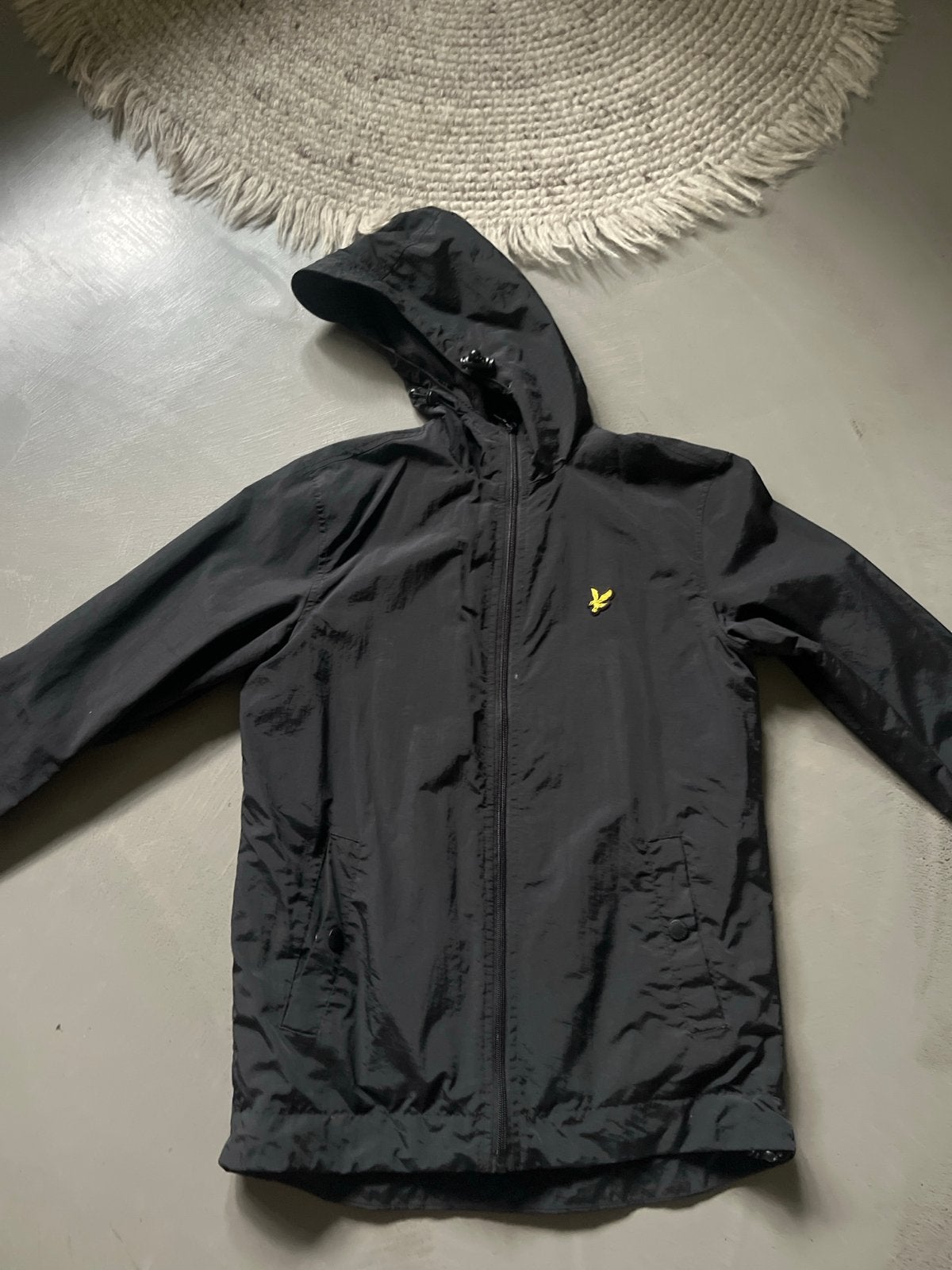 Lyle & Scott Zwarte Windjack met Capuchon, Kleding | Heren, Jassen | Zomer, Ophalen of Verzenden, Nieuw, Maat 48/50 (M), Zwart