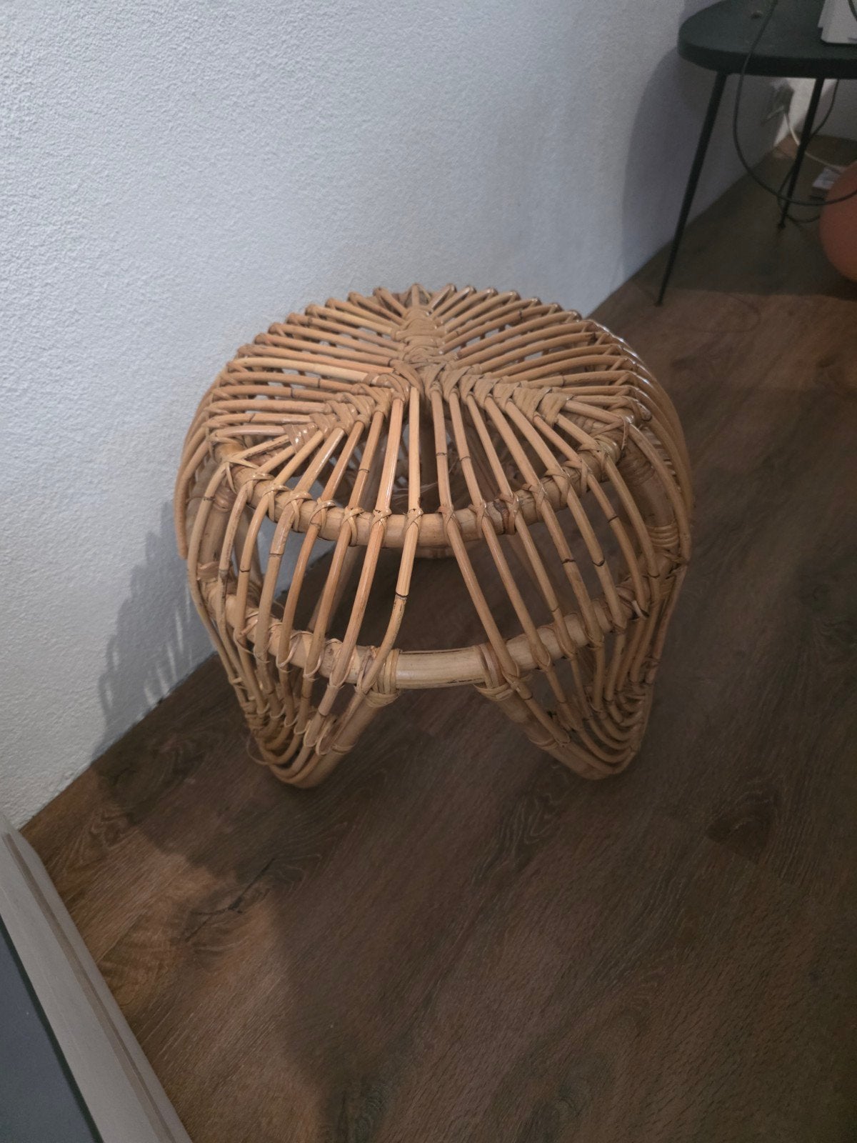 Rotan krukje / bijzettafel - Zo goed als nieuw, Huis en Inrichting, Ophalen of Verzenden, Zo goed als nieuw, Overige materialen
