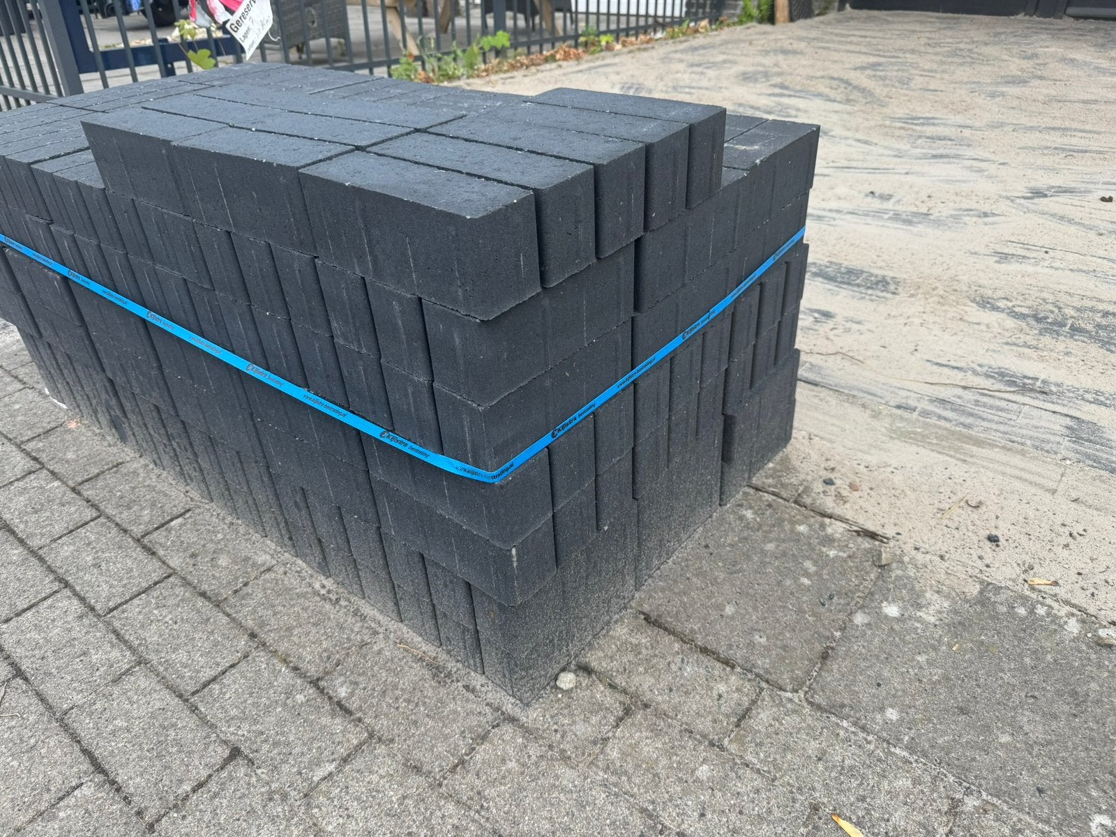 Circa 4 m2 antraciet klinkers, Ophalen, Zo goed als nieuw, Beton, Klinkers