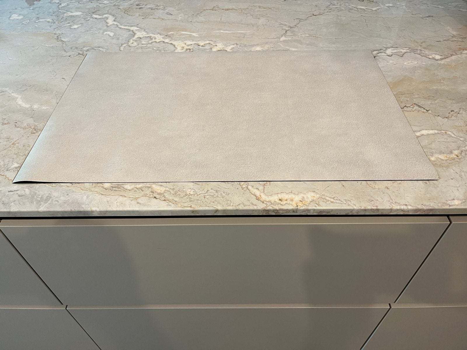 Inductieplaat beschermer 83x52 cm - zand/beige/japandi, Overige typen, Ophalen, Nieuw, Beige