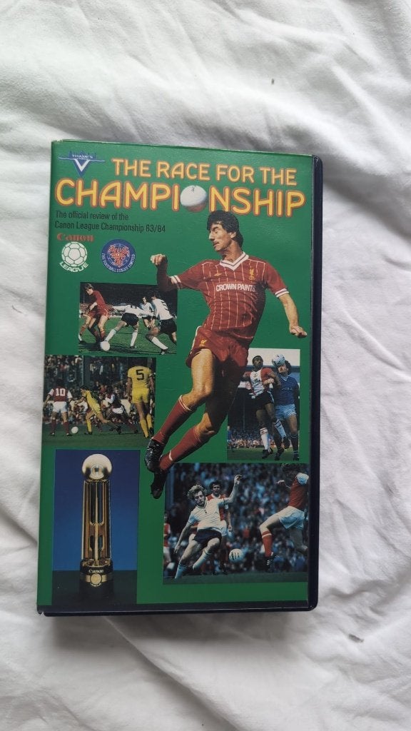 VHS: The Race for the Championship 83/84 (Voetbal), Alle leeftijden, Overige genres, Ophalen of Verzenden, VHS