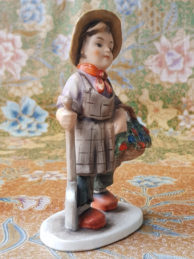 Meisje met schep mooi oud Friedel beeldje uit Duitsland., Antiek en Kunst, Antiek | Porselein, Ophalen of Verzenden