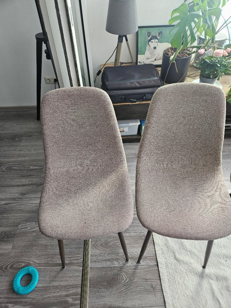 Foto 2 van Vier eetkamerstoelen