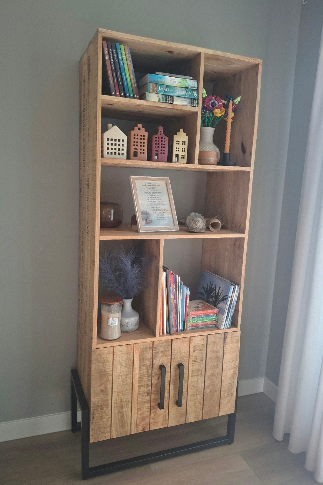 LABEL51 Boekenkast Bolivia Rough Mangohout, Huis en Inrichting, Met deur(en), 50 tot 100 cm, Zo goed als nieuw, 25 tot 50 cm