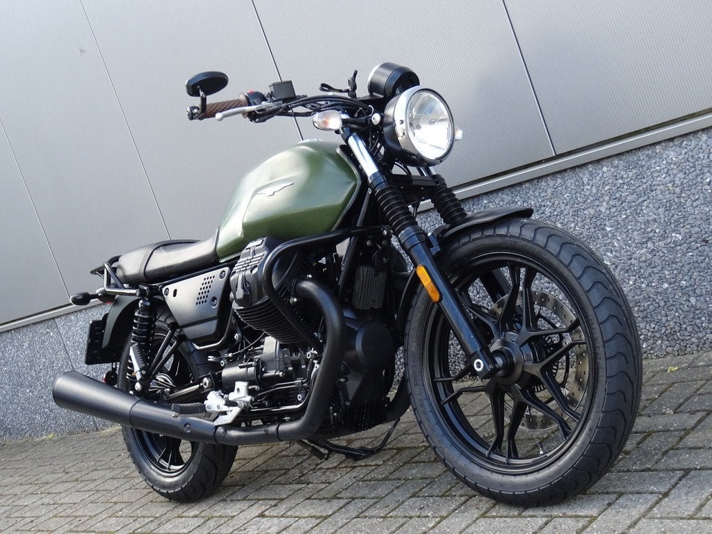 Moto Guzzi V7 STONE II (bj 2018), 744 cc, Bedrijf, Naked bike