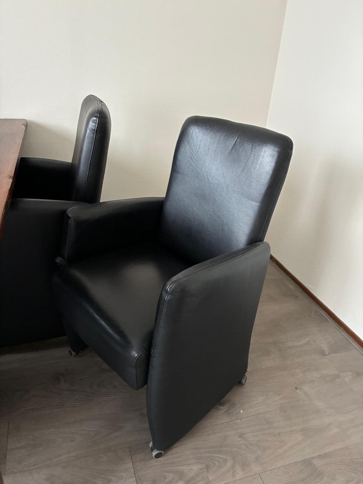 MOET WEG! 4x Zwarte leren eetkamerstoelen, Ophalen, Gebruikt, Twee, Zwart