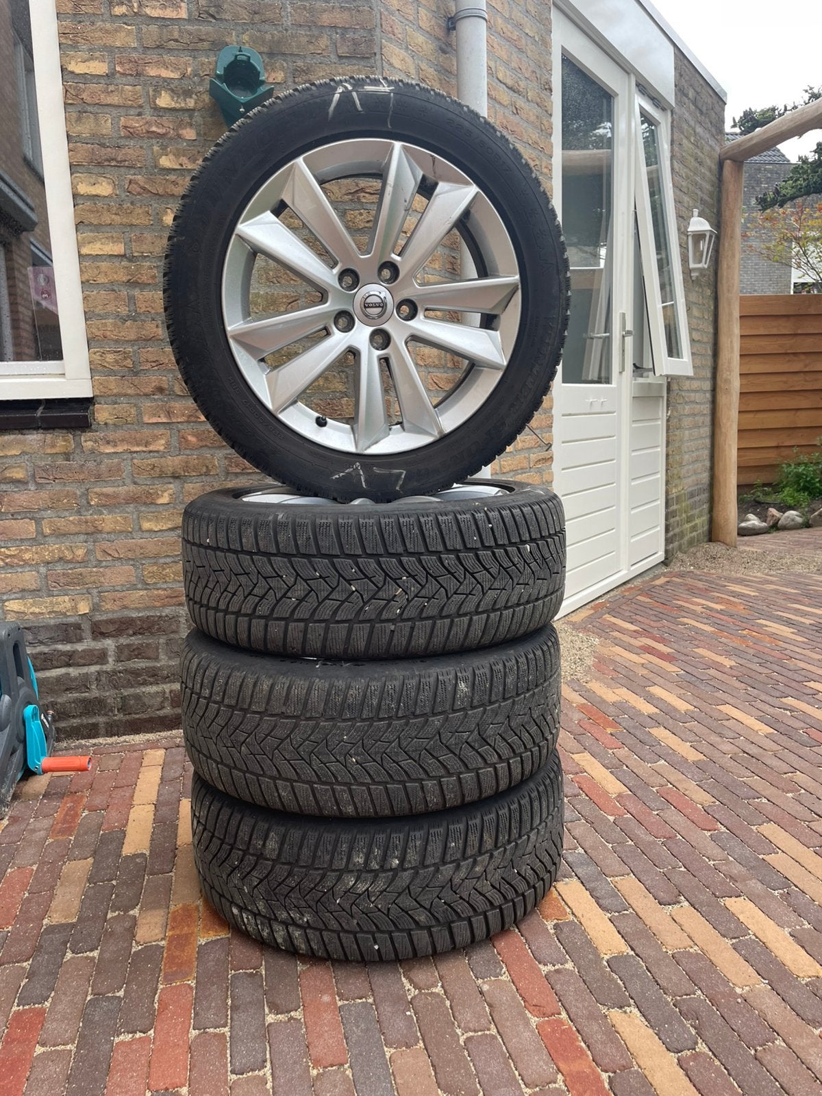 Volvo velgen 17 inch met Dunlop winterbanden, Ophalen, Velg(en), 17 inch, Winterbanden