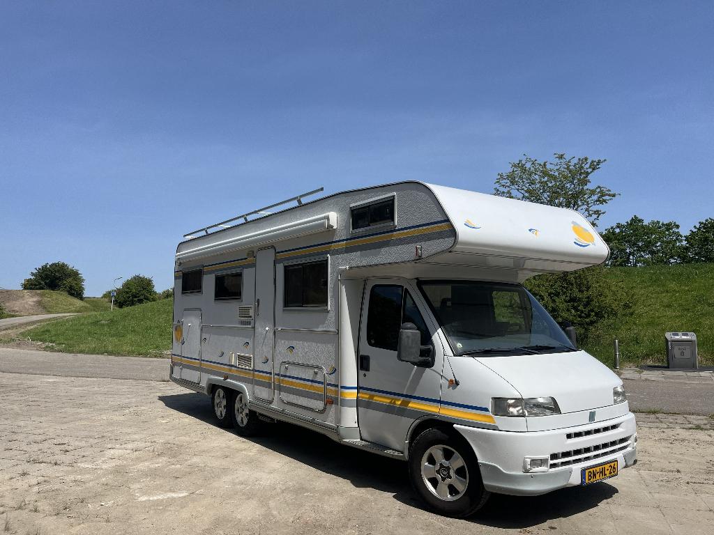 Ruime Euramobil camper, Caravans en Kamperen, Campers, Chemisch toilet, Alkoof, Ringverwarming, Fiat