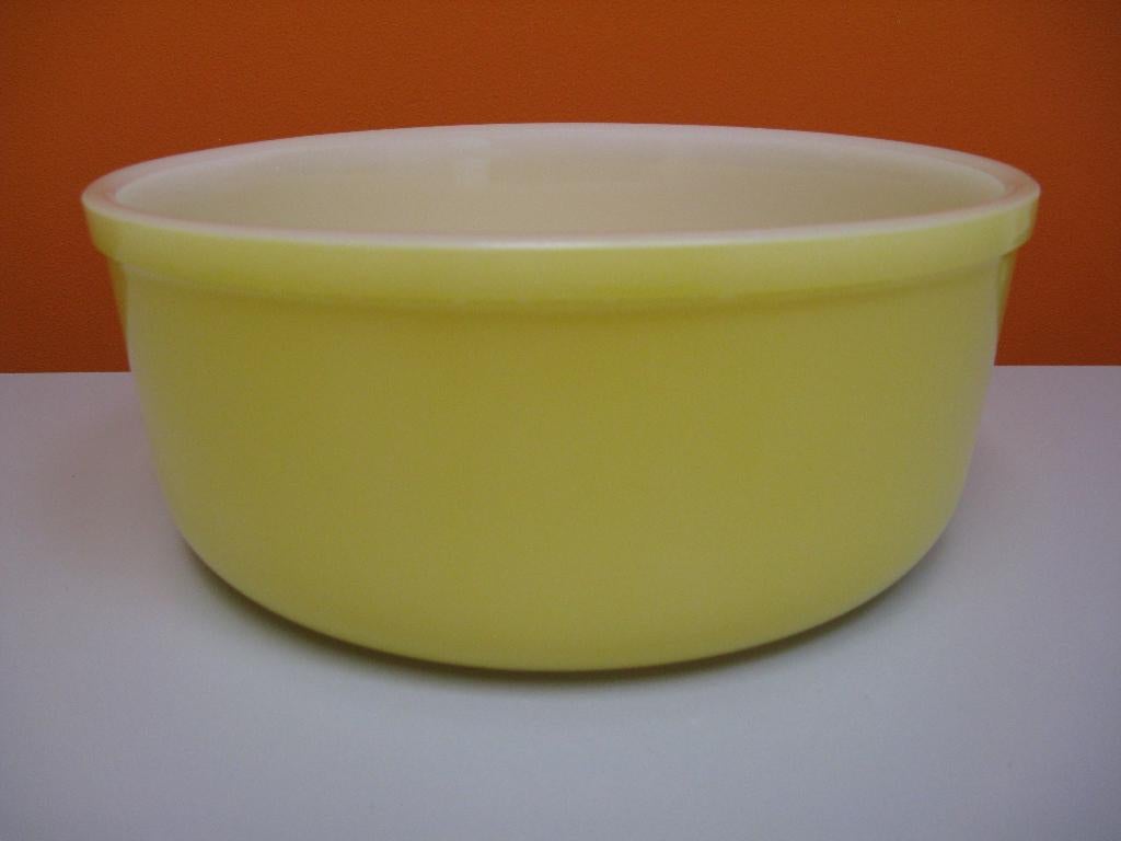 degelijke vintage pastel gele Arcopal schaal France 60s, Ophalen of Verzenden