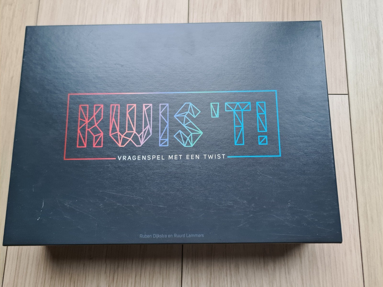 Kwis't Gezelschapsspel - Vragenspel met een Twist, Ophalen of Verzenden, Zo goed als nieuw, Waterfall Games
