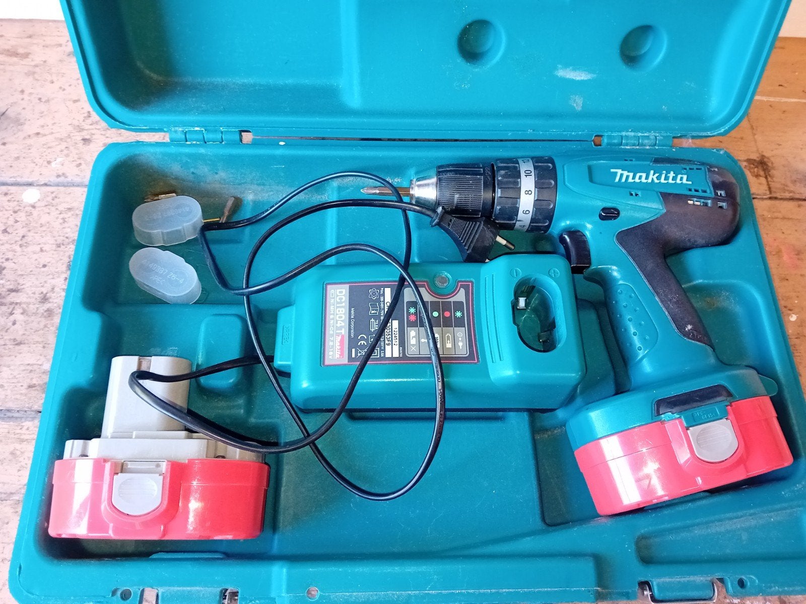 Makita boormachine 8391D met defecte accu's, Ophalen, Gebruikt, Boormachine
