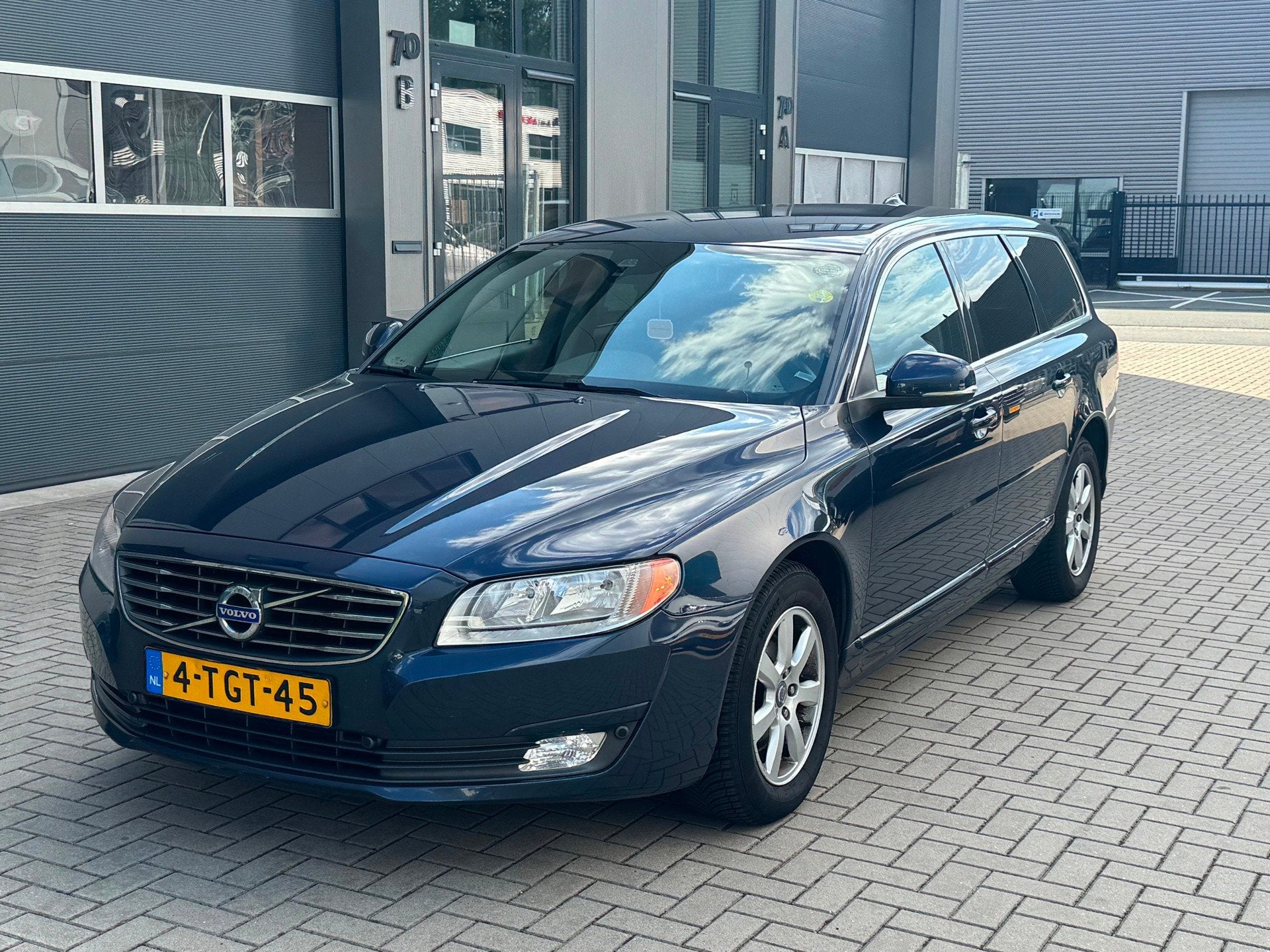 Volvo V70 2.0 D4 Kinetic, Voorwielaandrijving, Stof, Euro 6, 4 cilinders
