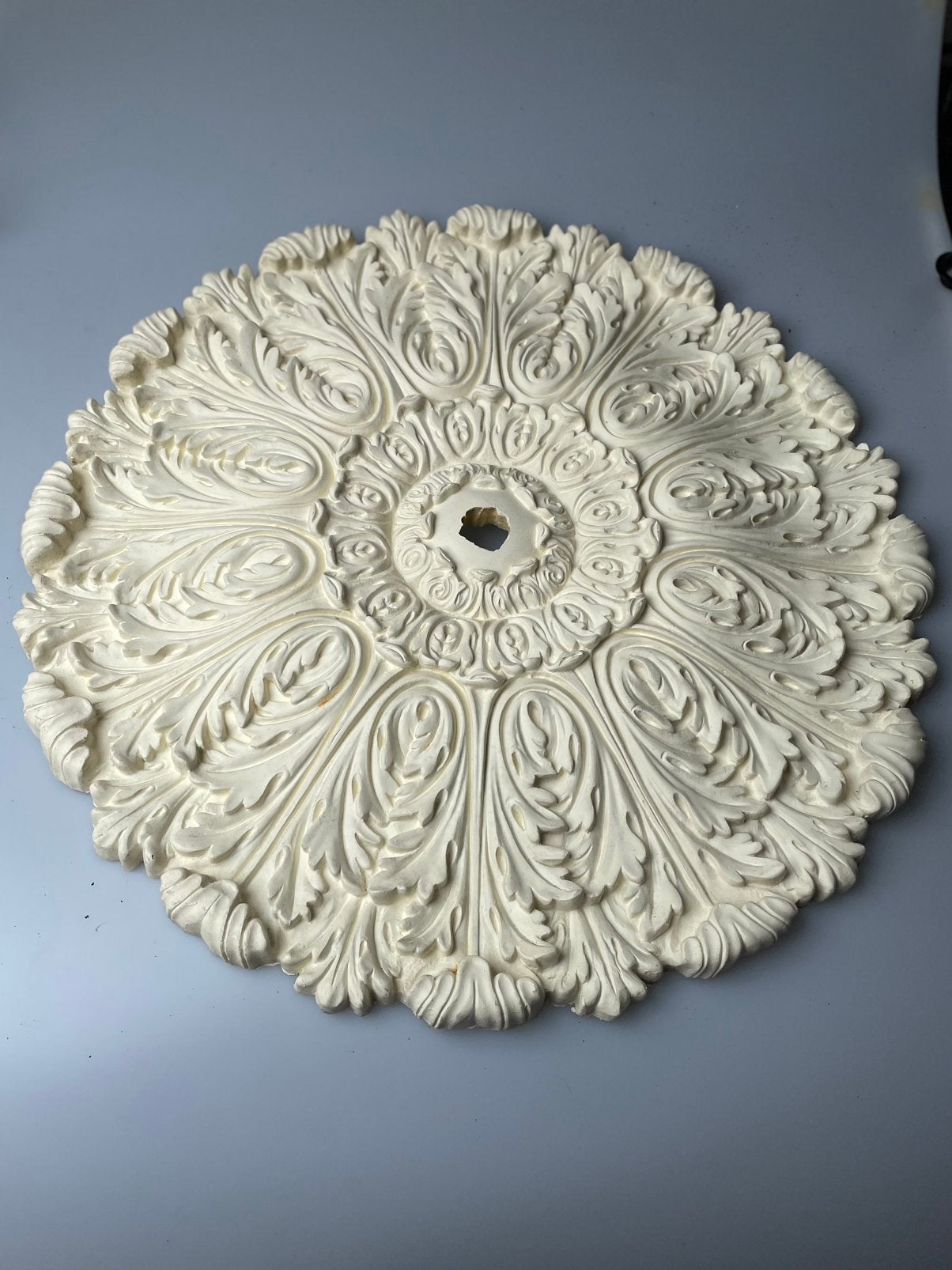 Twee hele grote plafond sierlijsten, Ophalen