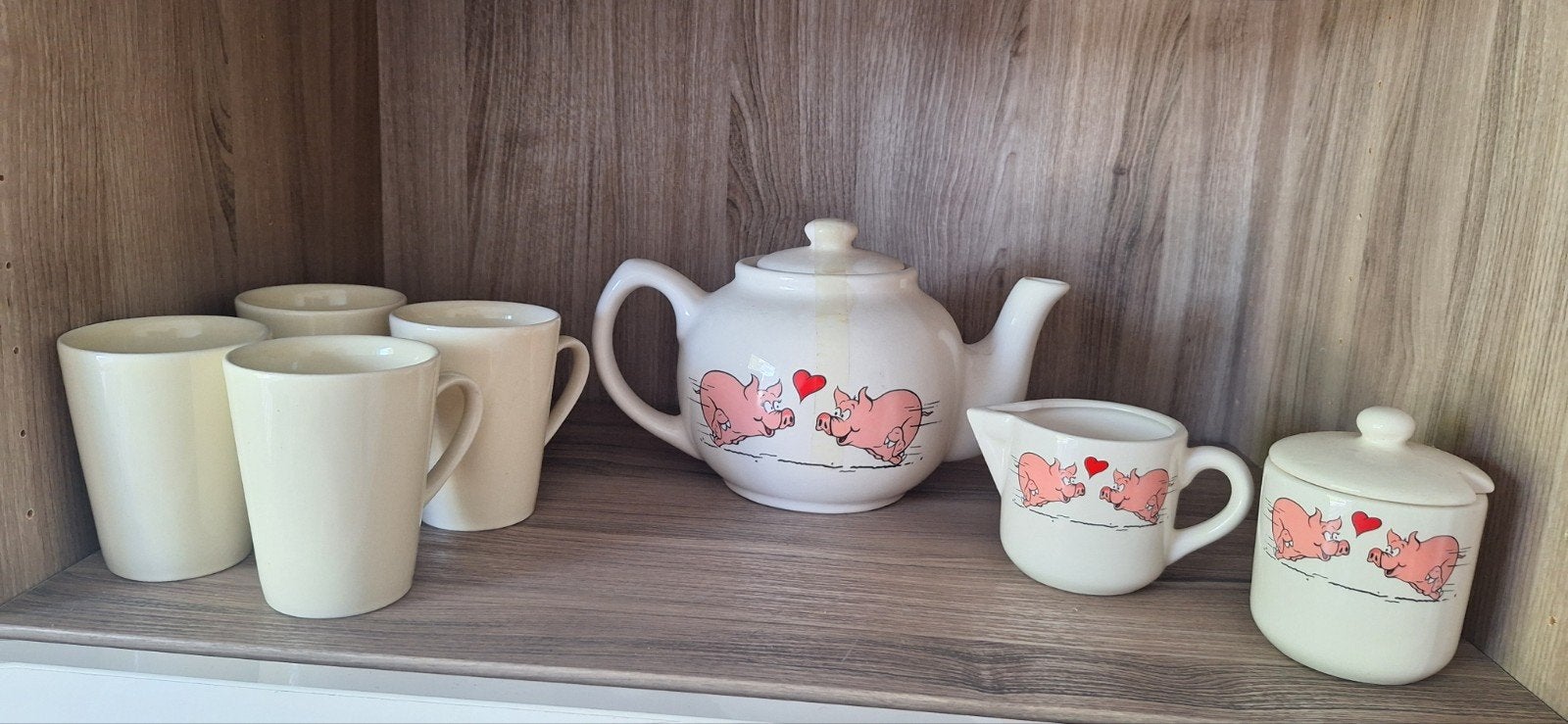 Leuk servies met varkentjes - theepot, melkkan, suikerpot, Ophalen of Verzenden, Zo goed als nieuw, Overige stijlen, Overige typen