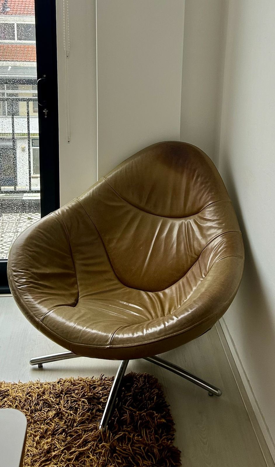 LABEL Hidde design draaifauteuil van Gerard van den Berg, Huis en Inrichting, Ophalen, Gebruikt, 75 tot 100 cm, Leer