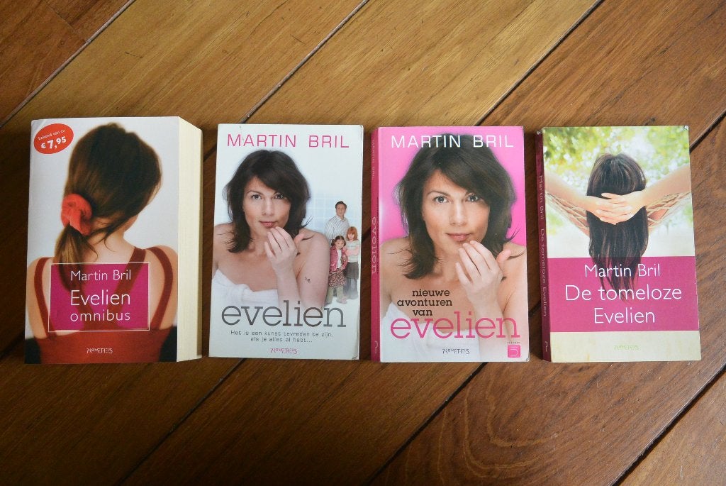 4x Martin Bril Evelien Omnibus De tomeloze Evelien e.a., Boeken, Romans, Gelezen, Nederland, Ophalen of Verzenden