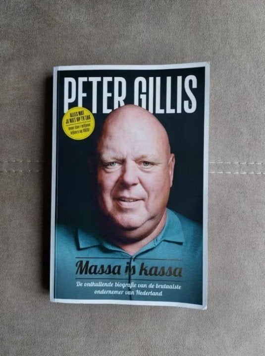 Massa is Kassa door Peter Gillis, Gelezen, Peter Gillis, Ophalen of Verzenden, Film, Tv en Media