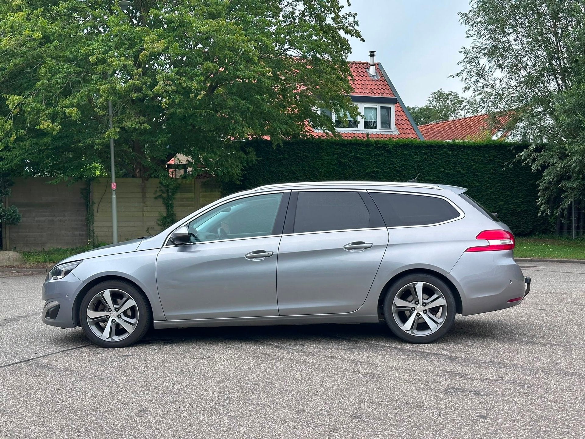 Peugeot 308 SW 1.2 e-THP Première Achteruit camera*Navigati, Auto's, Peugeot, Voorwielaandrijving, Dealer onderhouden, Gebruikt