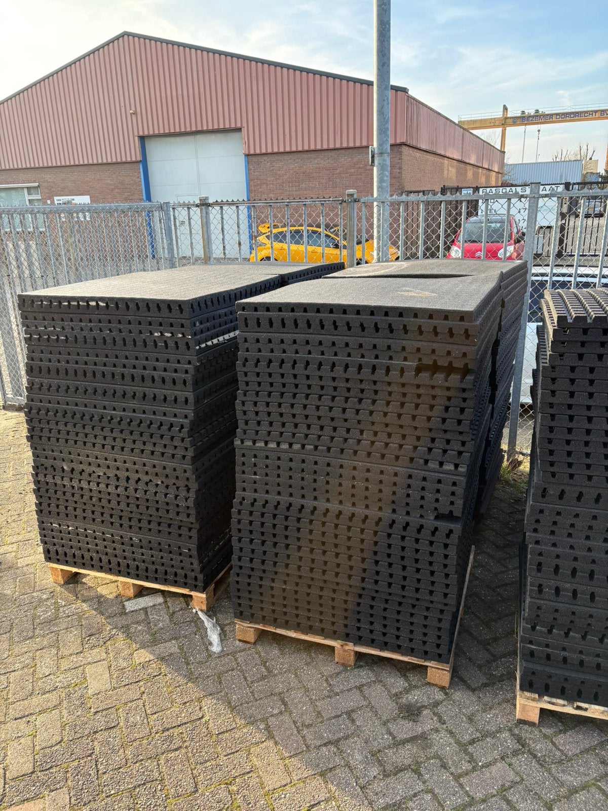 100 m2 rubberen matten 1 x 1 x 4 cm tegels mat, Rubberen matten, Zwart, 1 x 1 x 4 cm
