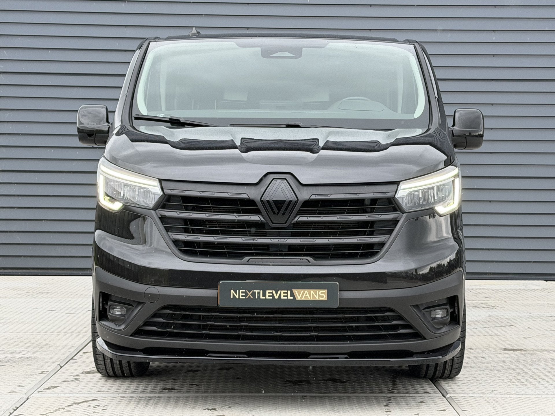 Renault Trafic 2.0 Blue dCi 150 PK T30 L2H1 | Leder Diamond, Auto's, Bestelauto's, Voorwielaandrijving, 15 km/l, Gebruikt, 4 cilinders