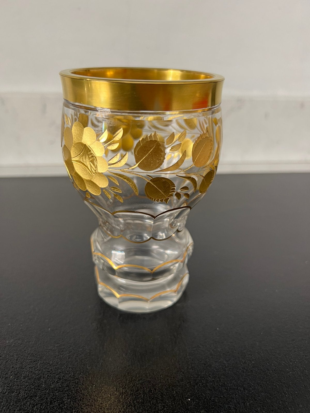 Vaasje / Kelk met gouden decoratie, Boheems., Antiek en Kunst, Antiek | Glas en Kristal, Ophalen of Verzenden