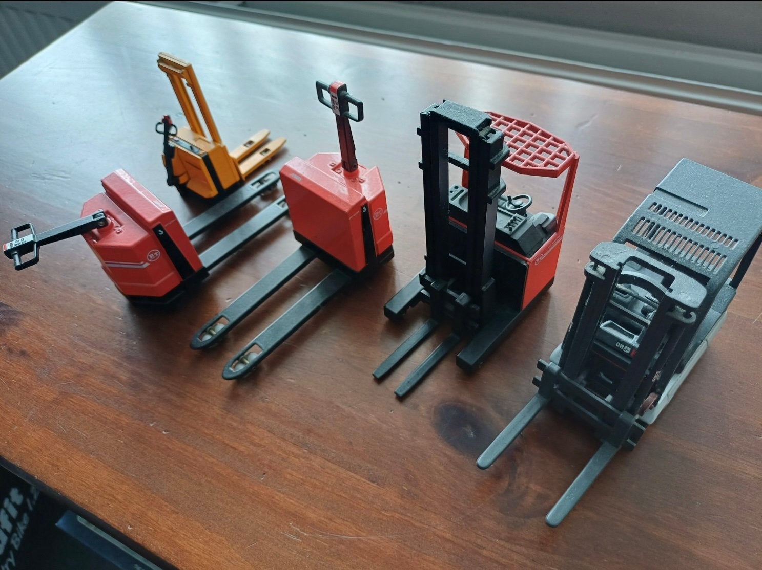 Schaalmodellen (collectors items)ook per stuk, Ophalen, Zo goed als nieuw