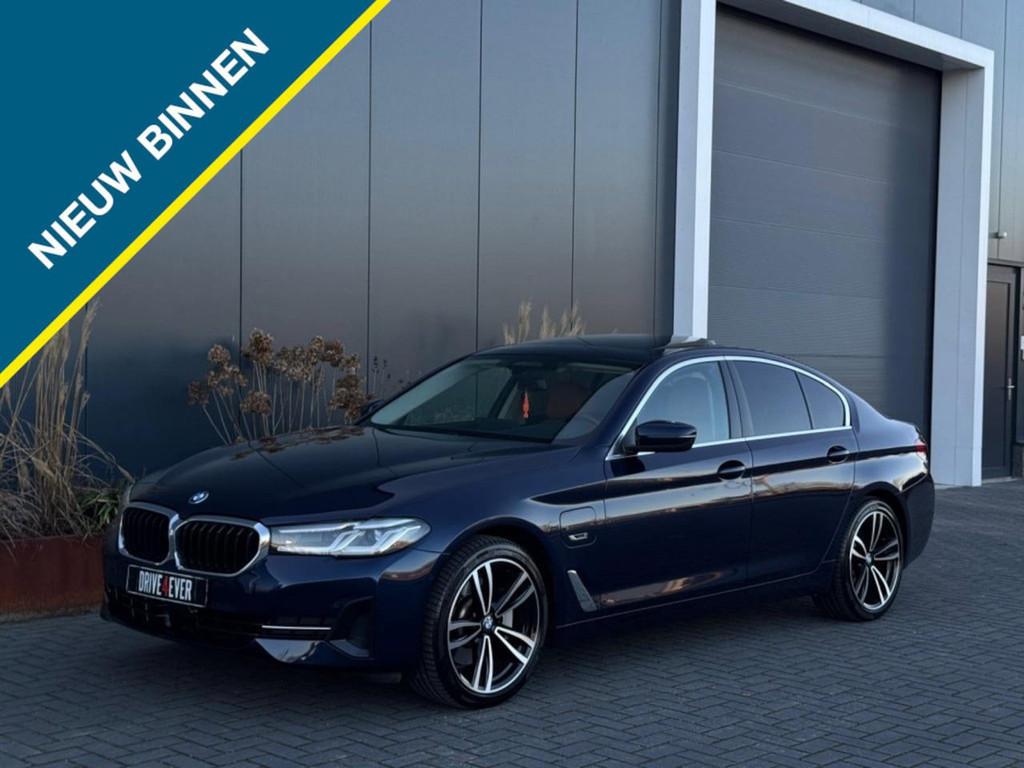BMW 5-serie 520e High Exe 2022 NWE MODEL FULL PANO NAVI ACC, Auto's, Automaat, 1998 cc, Gebruikt, 4 cilinders