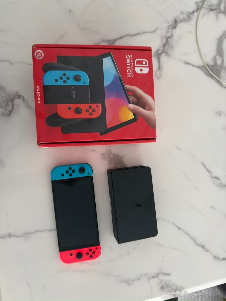 Nintendo switch oled met Chip, Spelcomputers en Games, Ophalen of Verzenden, Zo goed als nieuw, Met 1 controller, Switch OLED