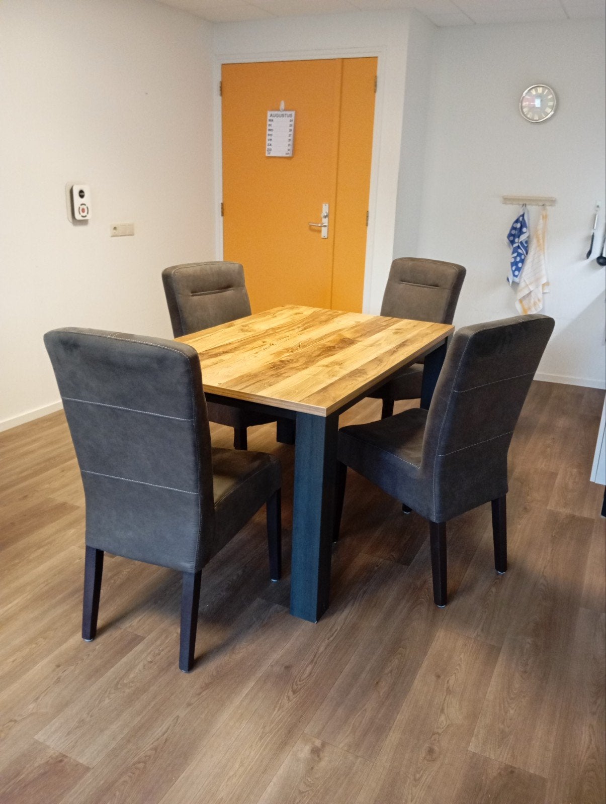 nette eethoek met 4 stoelen, Huis en Inrichting, Ophalen, Zo goed als nieuw, 4 tot 6 stoelen